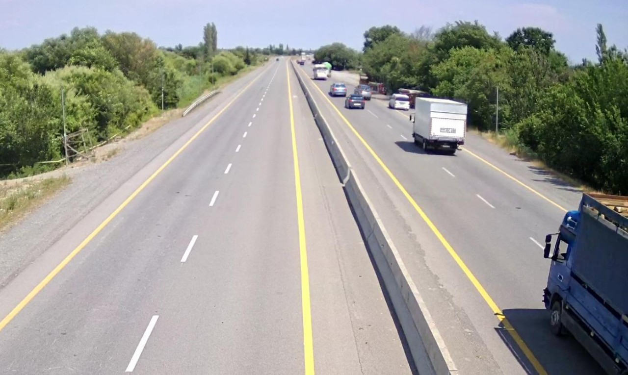 Yol kənarlarında satışla məşğul olanlara MÜRACİƏT (FOTOLAR)
